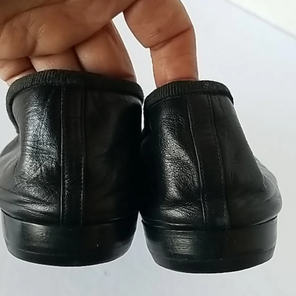 CHANEL Black Leather Cap-Toe Ballet Flats